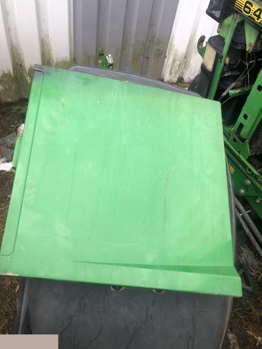 John Deere 6000 - Boczek Maski - Motorkap voor Landbouwmachine: afbeelding 2 John Deere 6000 - Boczek Maski - Motorkap voor Landbouwmachine: afbeelding 2