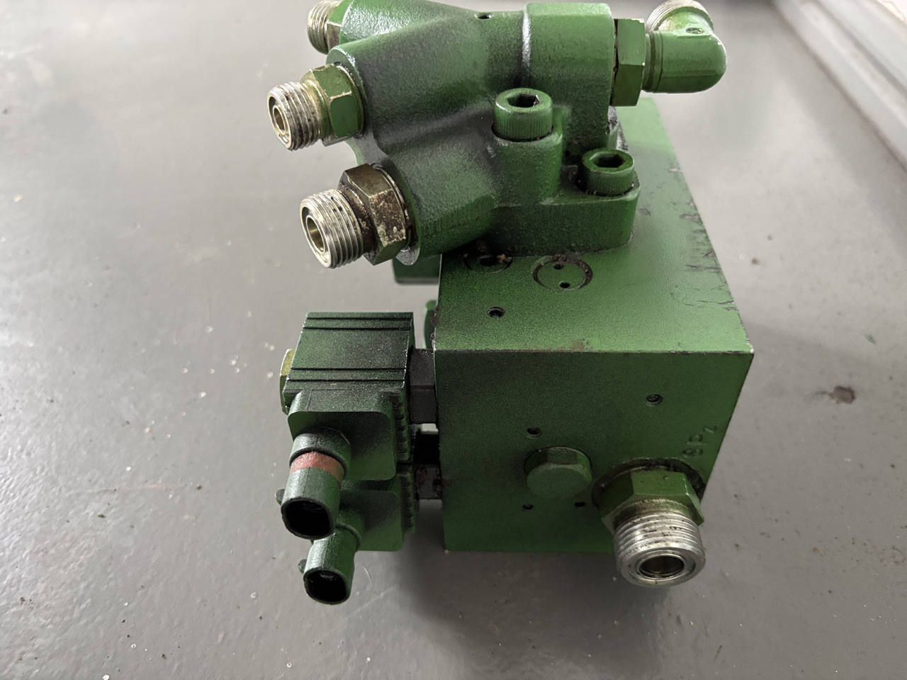 John Deere 6010 6110 6210 6310 6410 Blok Zaworowy TLS AL116954 - Hydraulisch ventiel voor Landbouwmachine: afbeelding 3 John Deere 6010 6110 6210 6310 6410 Blok Zaworowy TLS AL116954 - Hydraulisch ventiel voor Landbouwmachine: afbeelding 3