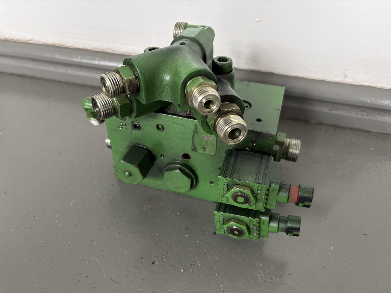 John Deere 6010 6110 6210 6310 6410 Blok Zaworowy TLS AL116954 - Hydraulisch ventiel voor Landbouwmachine: afbeelding 1 John Deere 6010 6110 6210 6310 6410 Blok Zaworowy TLS AL116954 - Hydraulisch ventiel voor Landbouwmachine: afbeelding 1