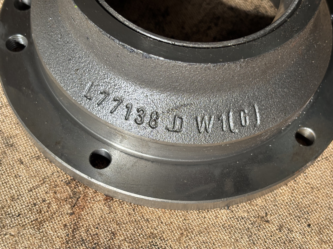 John Deere 6010 6110 6210 Obudowa Łożyska L77138 232615 - Motorlager voor Landbouwmachine: afbeelding 2 John Deere 6010 6110 6210 Obudowa Łożyska L77138 232615 - Motorlager voor Landbouwmachine: afbeelding 2