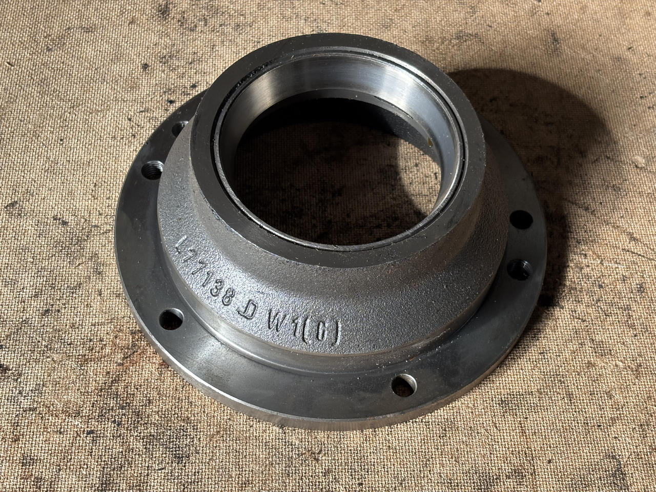 John Deere 6010 6110 6210 Obudowa Łożyska L77138 232615 - Motorlager voor Landbouwmachine: afbeelding 1 John Deere 6010 6110 6210 Obudowa Łożyska L77138 232615 - Motorlager voor Landbouwmachine: afbeelding 1