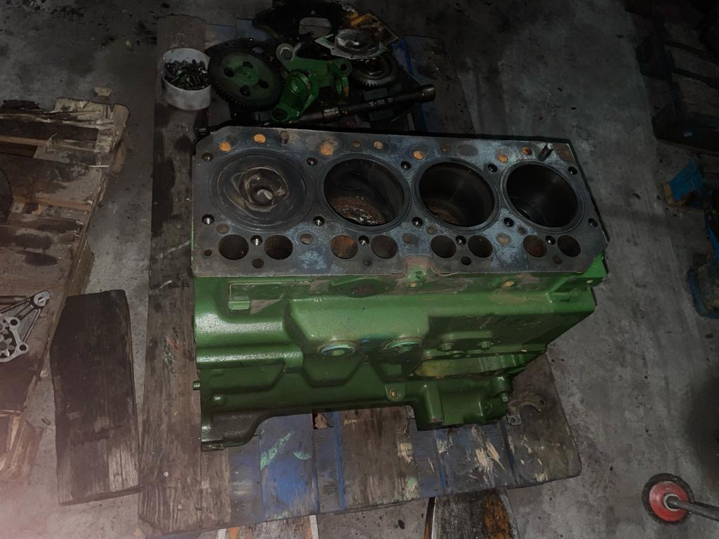 John Deere 6110 6410 - blok silnika R115081 - Cilinderblok voor Landbouwmachine: afbeelding 2 John Deere 6110 6410 - blok silnika R115081 - Cilinderblok voor Landbouwmachine: afbeelding 2
