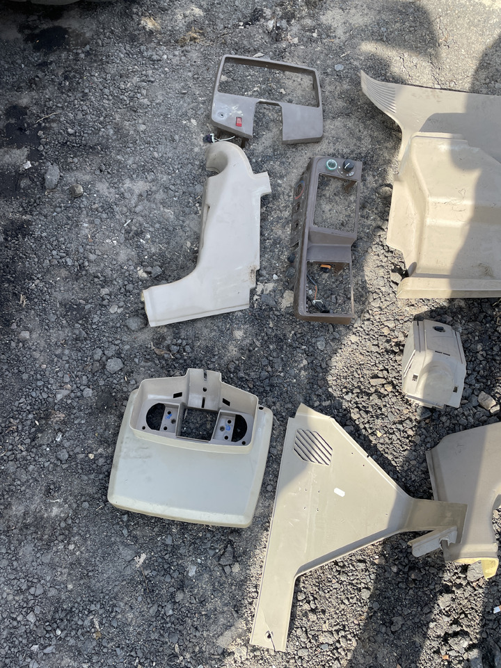 John Deere 6920 - plastiki wnętrza kabiny - Cabine en interieur voor Landbouwmachine: afbeelding 2 John Deere 6920 - plastiki wnętrza kabiny - Cabine en interieur voor Landbouwmachine: afbeelding 2