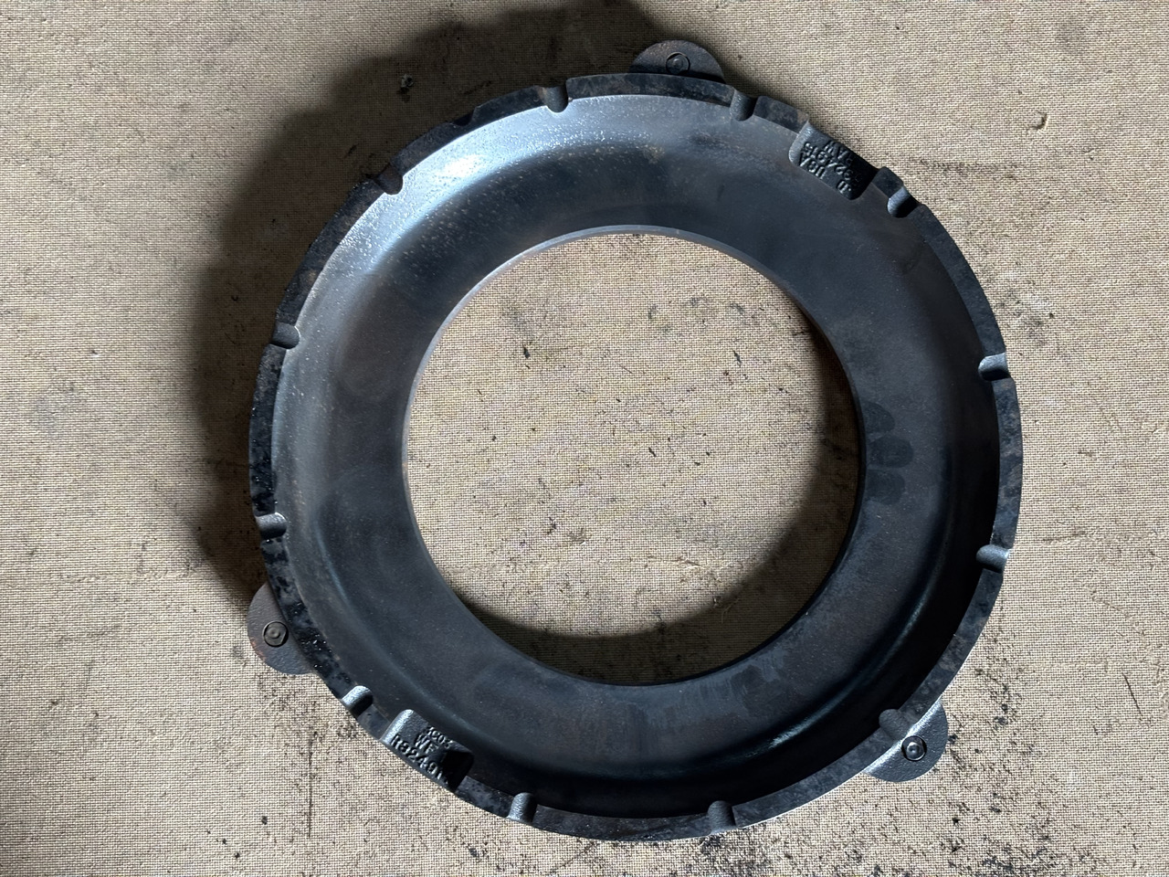 John Deere 7210 7230 7250 7R330 7R350 Docisk Hamulca Płytka R324914 - Remdelen voor Landbouwmachine: afbeelding 1 John Deere 7210 7230 7250 7R330 7R350 Docisk Hamulca Płytka R324914 - Remdelen voor Landbouwmachine: afbeelding 1