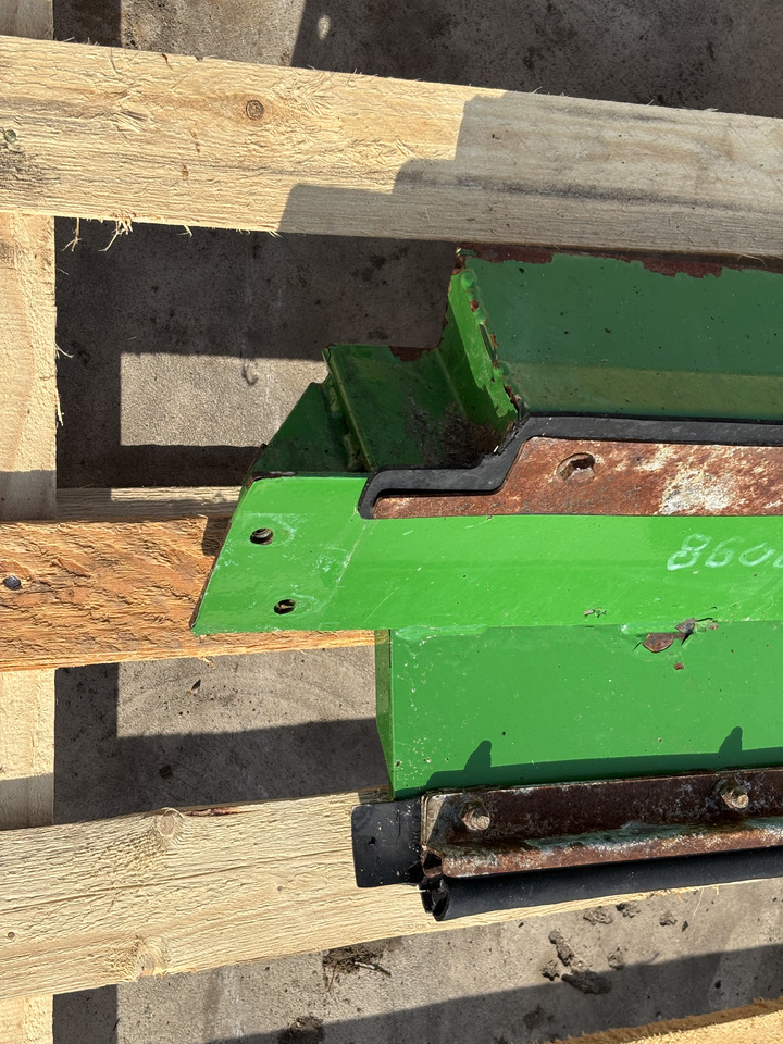 John Deere 8600 Kaptur Osłona Maska AXE46452 - Motorkap voor Landbouwmachine: afbeelding 2 John Deere 8600 Kaptur Osłona Maska AXE46452 - Motorkap voor Landbouwmachine: afbeelding 2