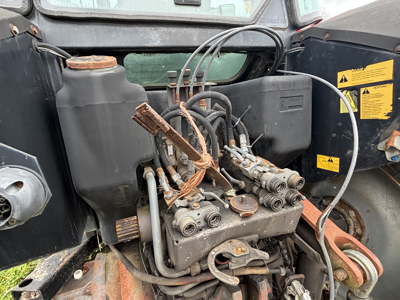 Massey Ferguson 8160 Rozdzielacz Hydrauliczny 3 CZĘŚCI 3713021M93 - Hydraulisch ventiel voor Landbouwmachine: afbeelding 1 Massey Ferguson 8160 Rozdzielacz Hydrauliczny 3 CZĘŚCI 3713021M93 - Hydraulisch ventiel voor Landbouwmachine: afbeelding 1