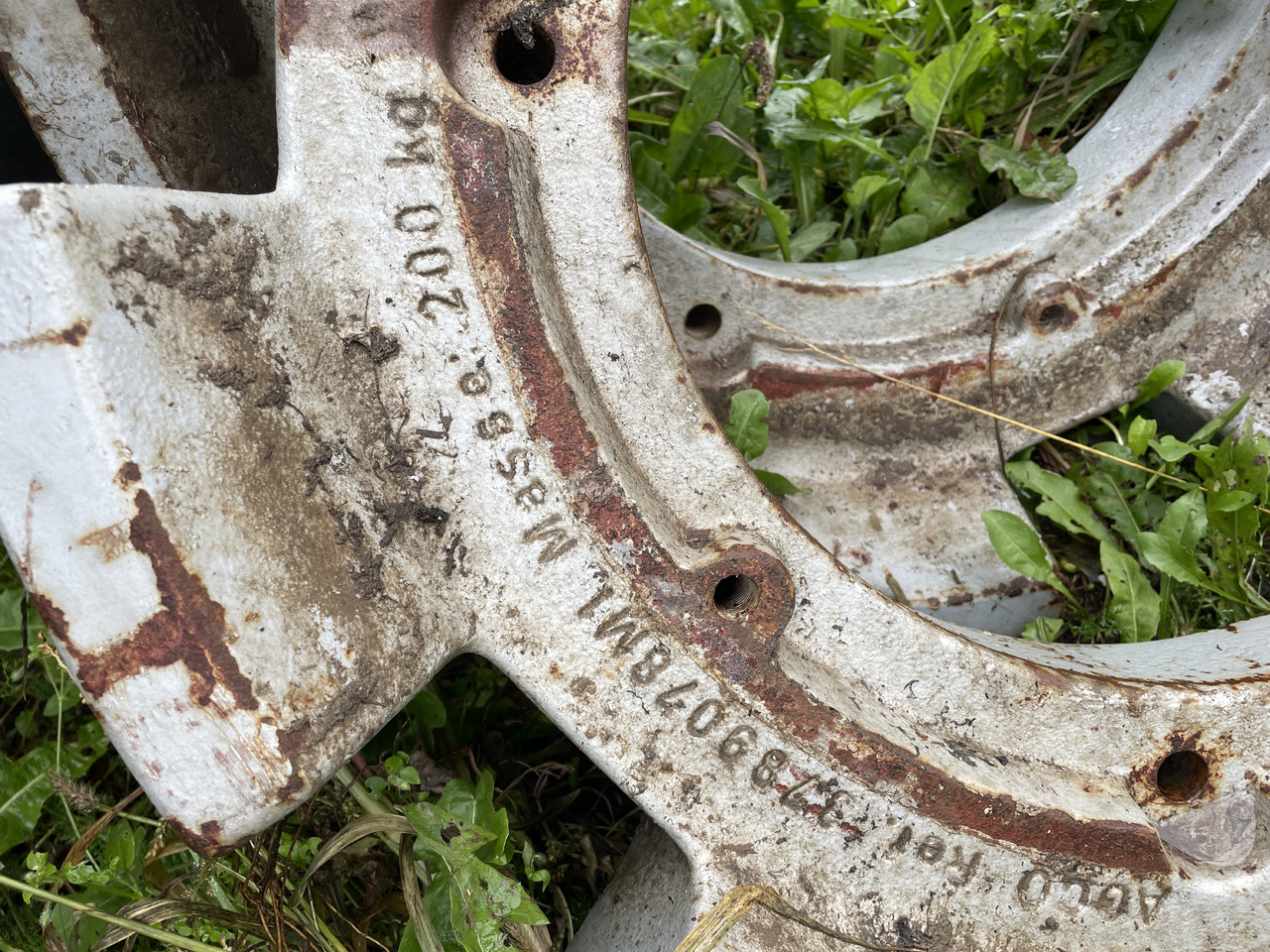 Massey Fergusson 8480 6499 6475 - obciążnik koła 200kg 3789078M1 - Banden en velgen voor Tractor: afbeelding 2 Massey Fergusson 8480 6499 6475 - obciążnik koła 200kg 3789078M1 - Banden en velgen voor Tractor: afbeelding 2