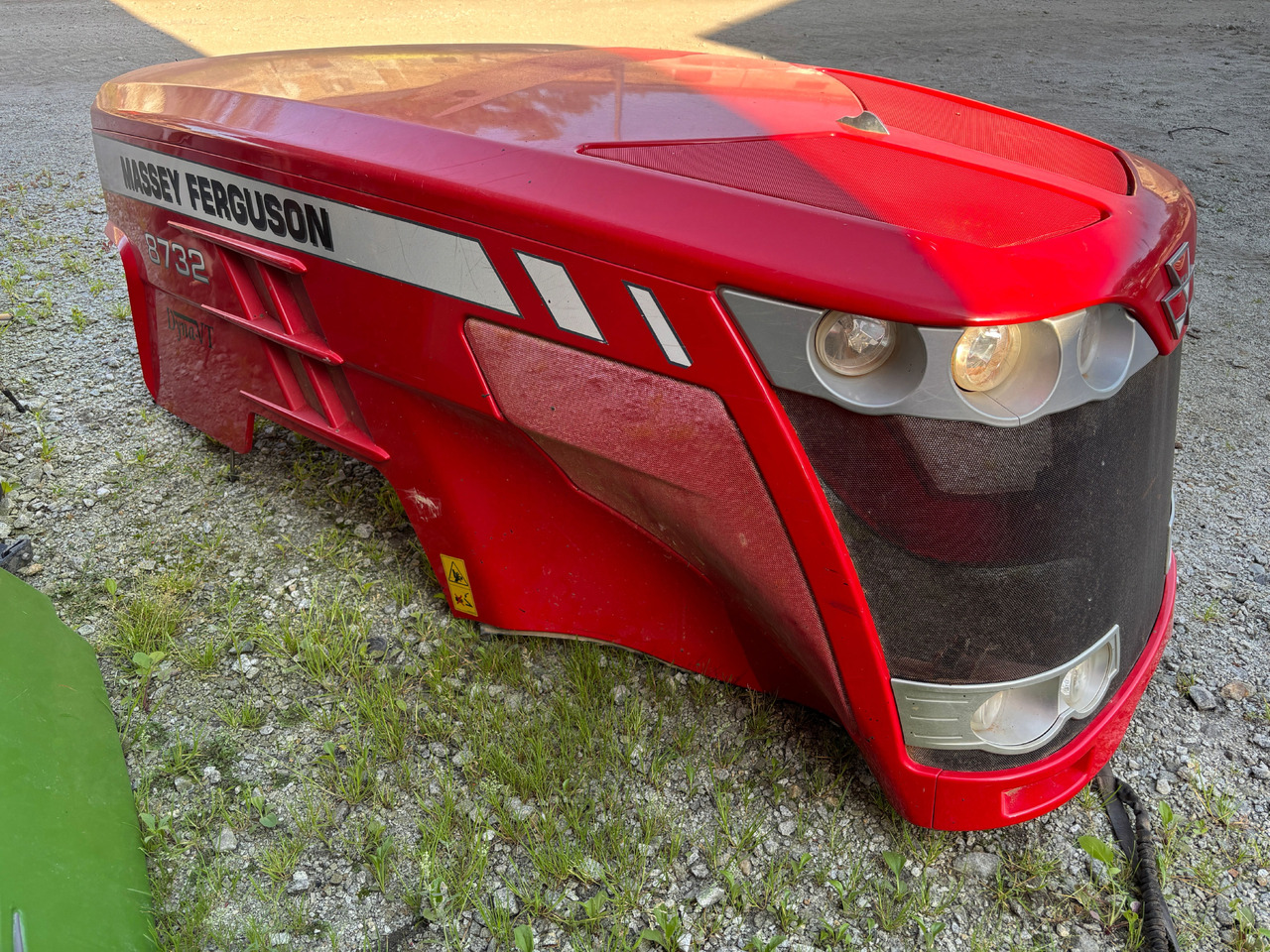 Massey Fergusson 8732 Dyna-VT - maska silnika - Motorkap voor Tractor: afbeelding 2 Massey Fergusson 8732 Dyna-VT - maska silnika - Motorkap voor Tractor: afbeelding 2