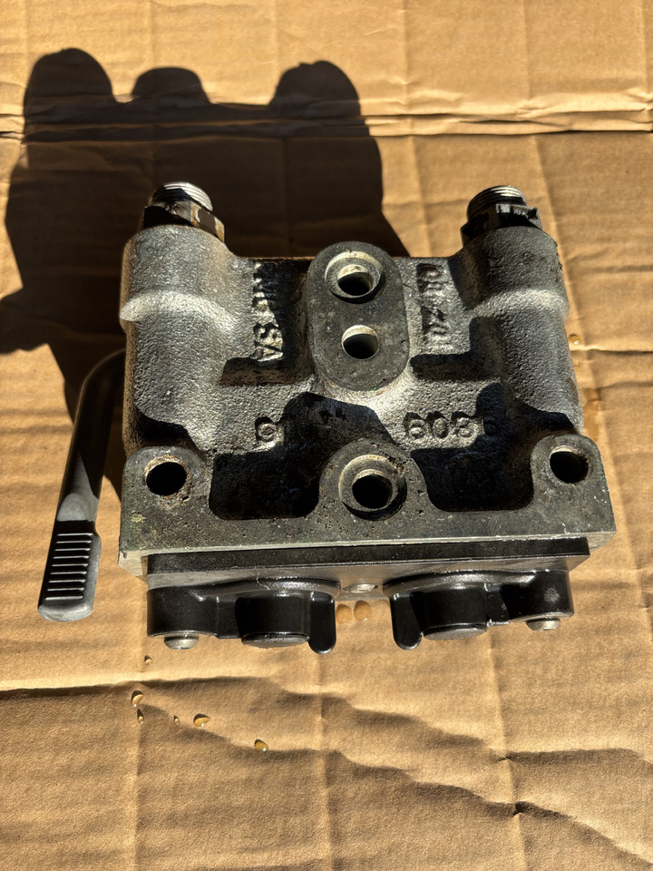 Massey Fergusson - zawór gniazdo hydrauliczne 3796260M1 ACP0307080 - Hydraulisch ventiel voor Landbouwmachine: afbeelding 3 Massey Fergusson - zawór gniazdo hydrauliczne 3796260M1 ACP0307080 - Hydraulisch ventiel voor Landbouwmachine: afbeelding 3