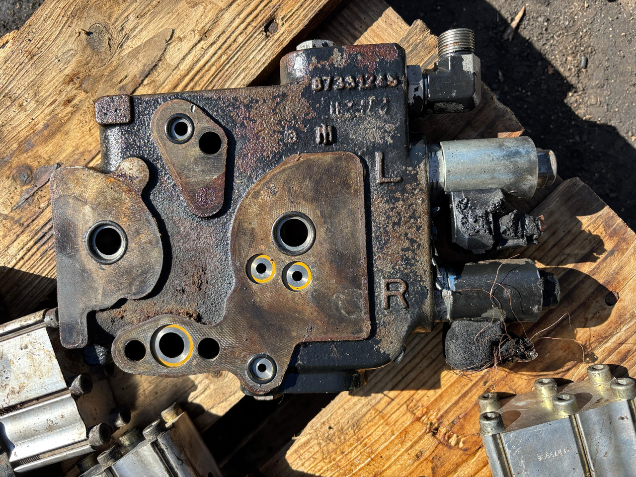 CNH Case Puma / New Holland 230 SEKCJA ROZDZIELACZA 87331248 47887017 - Onderdelen voor Landbouwmachine: afbeelding 1 CNH Case Puma / New Holland 230 SEKCJA ROZDZIELACZA 87331248 47887017 - Onderdelen voor Landbouwmachine: afbeelding 1