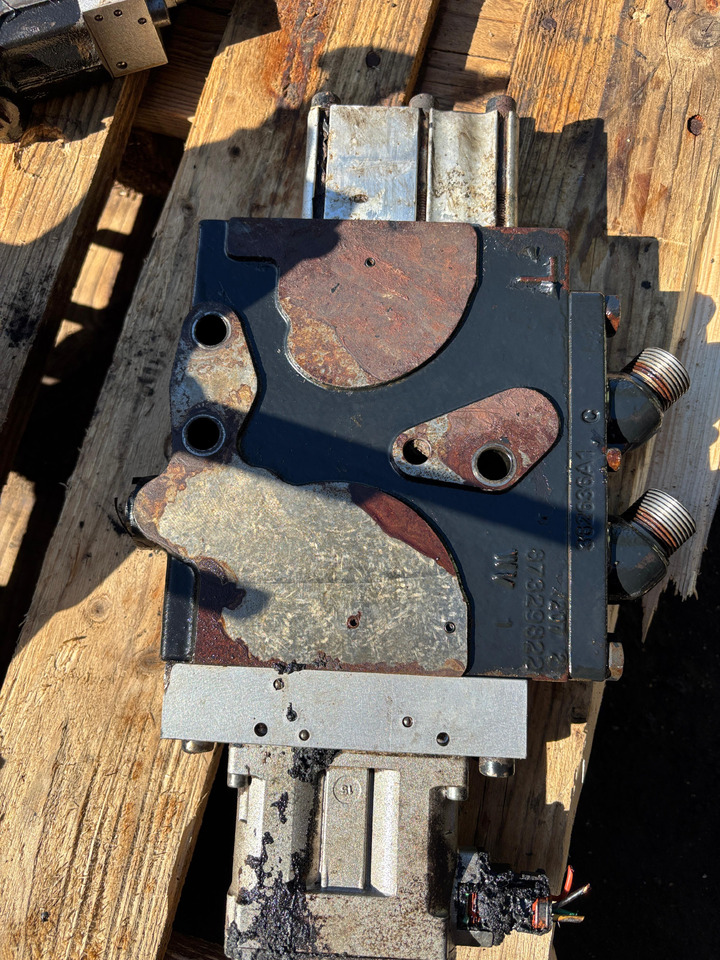 CNH Case Puma / New Holland 230 Sekcja Rozdzielacza 87330318 87329822 51443156 - Onderdelen voor Landbouwmachine: afbeelding 1 CNH Case Puma / New Holland 230 Sekcja Rozdzielacza 87330318 87329822 51443156 - Onderdelen voor Landbouwmachine: afbeelding 1