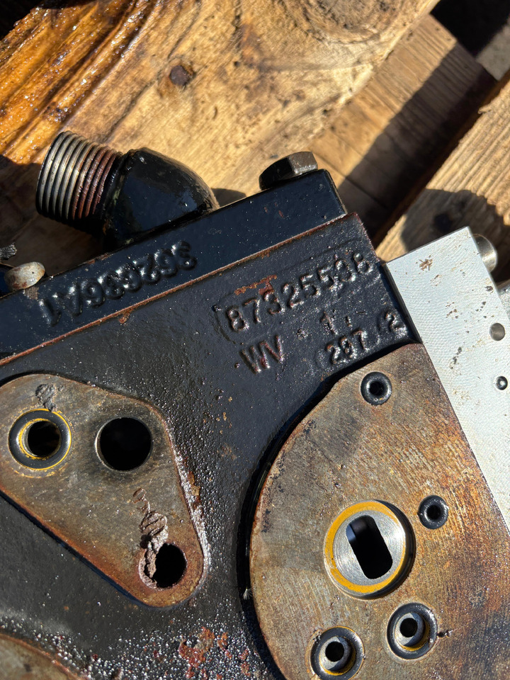 CNH New Holland Case T7, T7000, Puma T7040 Sekcja Rozdzielacza 87325538 47595556 - Onderdelen voor Landbouwmachine: afbeelding 2 CNH New Holland Case T7, T7000, Puma T7040 Sekcja Rozdzielacza 87325538 47595556 - Onderdelen voor Landbouwmachine: afbeelding 2