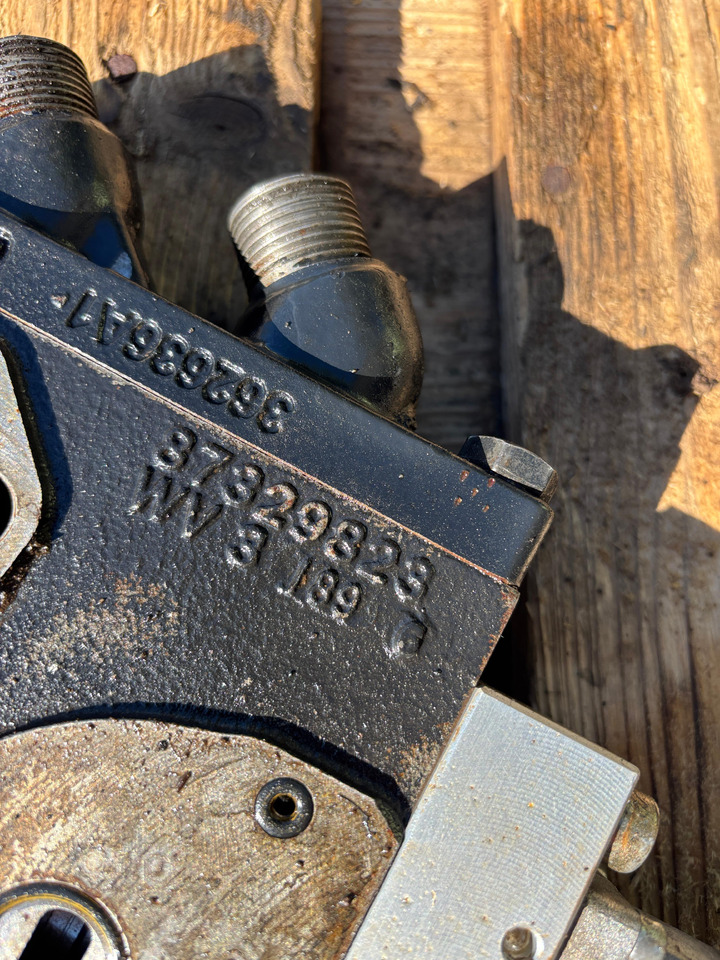 CNH New Holland Case T7, T7000, Puma T7040 Sekcja Rozdzielacza 87329823 51443155 59999919 - Onderdelen voor Landbouwmachine: afbeelding 2 CNH New Holland Case T7, T7000, Puma T7040 Sekcja Rozdzielacza 87329823 51443155 59999919 - Onderdelen voor Landbouwmachine: afbeelding 2