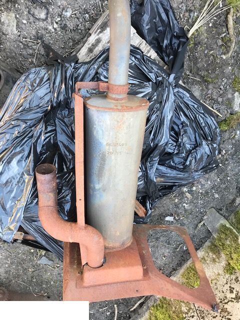 Volvo L30 L35 Tłumik / Wydech - Geluiddemper voor Wiellader: afbeelding 1 Volvo L30 L35 Tłumik / Wydech - Geluiddemper voor Wiellader: afbeelding 1