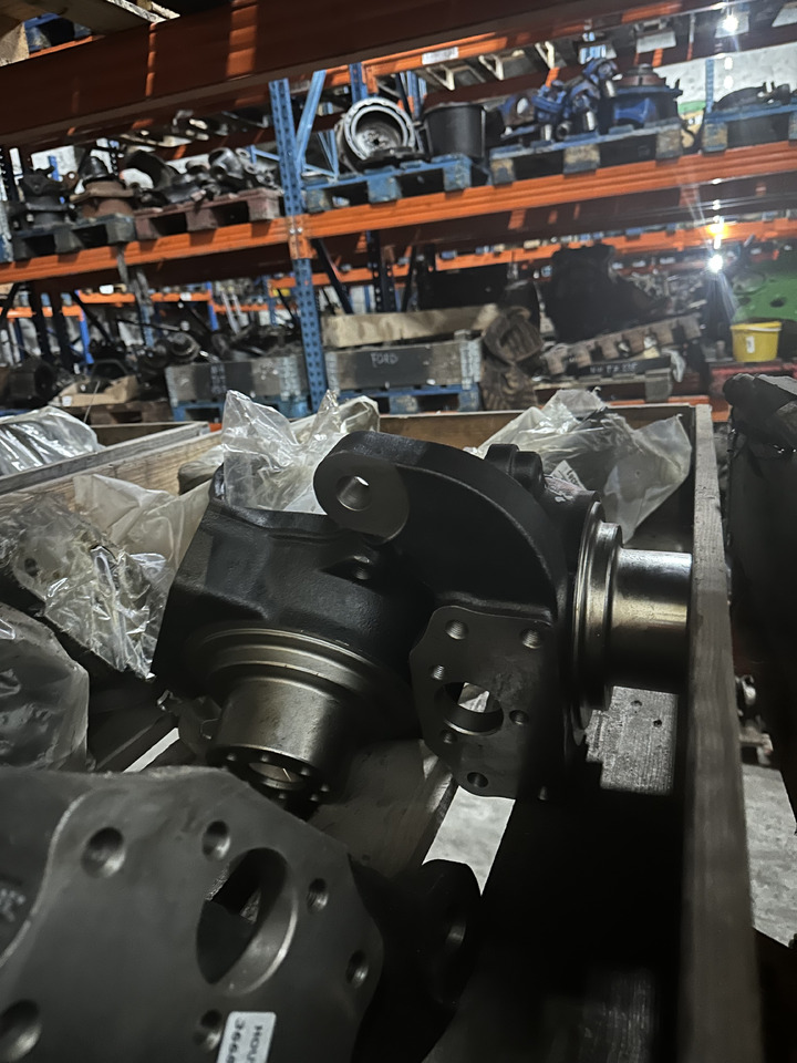 Zwrotnica Carraro 12868 , 12869 , 11811 , - Fusee voor Landbouwmachine: afbeelding 1 Zwrotnica Carraro 12868 , 12869 , 11811 , - Fusee voor Landbouwmachine: afbeelding 1