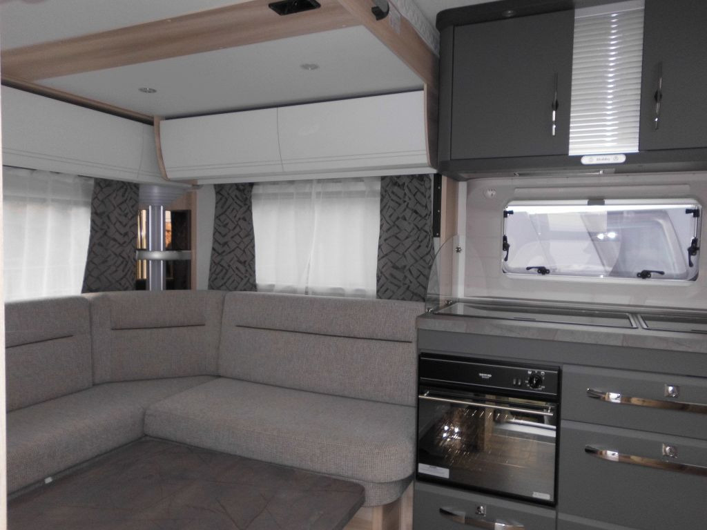 Hobby De Luxe 515 UHL 2000kg. Backofen, Dunsthaube + - Caravan: afbeelding 5 Hobby De Luxe 515 UHL 2000kg. Backofen, Dunsthaube + - Caravan: afbeelding 5