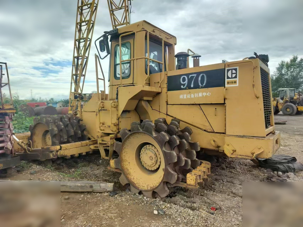 1985 CATERPILLAR 815B - Schapenpootwals/ Grondverdichter: afbeelding 1 1985 CATERPILLAR 815B - Schapenpootwals/ Grondverdichter: afbeelding 1