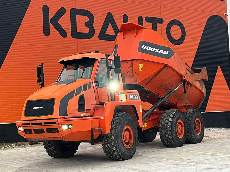 Doosan DA 30 6x6 AC / CENTRAL LUBRICATION / NO ADBLUE / NO DPF - Kiepwagen met knikbesturing: afbeelding 1 Doosan DA 30 6x6 AC / CENTRAL LUBRICATION / NO ADBLUE / NO DPF - Kiepwagen met knikbesturing: afbeelding 1
