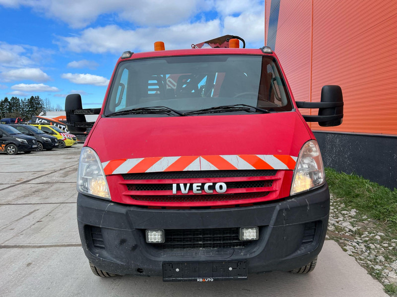 Iveco Daily 65C18 4x2 HMF 683 K2 / PLATFORM L=4256 mm - Bestelwagen met open laadbak: afbeelding 3 Iveco Daily 65C18 4x2 HMF 683 K2 / PLATFORM L=4256 mm - Bestelwagen met open laadbak: afbeelding 3