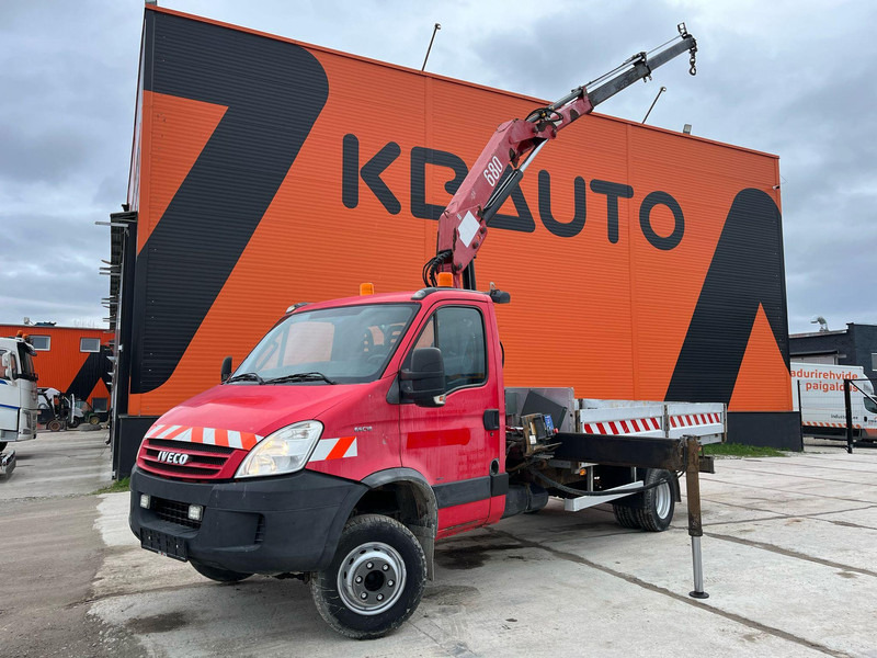 Iveco Daily 65C18 4x2 HMF 683 K2 / PLATFORM L=4256 mm - Bestelwagen met open laadbak: afbeelding 1 Iveco Daily 65C18 4x2 HMF 683 K2 / PLATFORM L=4256 mm - Bestelwagen met open laadbak: afbeelding 1
