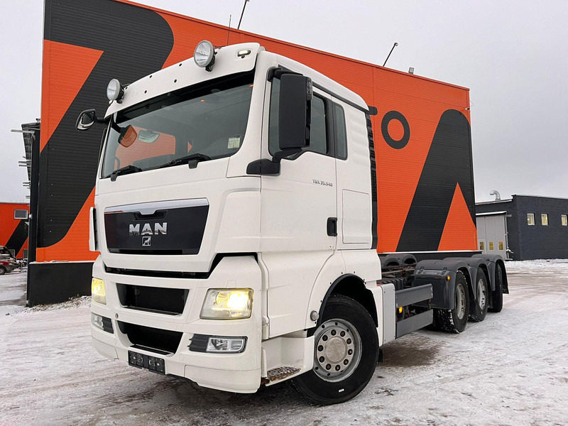 MAN TGX 35.540 8x4*4 9 TON FRONT AXLE / HYDRAULICS / PTO / INTARDER / CHASSIS L=6850 mm - Chassis vrachtwagen: afbeelding 2 MAN TGX 35.540 8x4*4 9 TON FRONT AXLE / HYDRAULICS / PTO / INTARDER / CHASSIS L=6850 mm - Chassis vrachtwagen: afbeelding 2