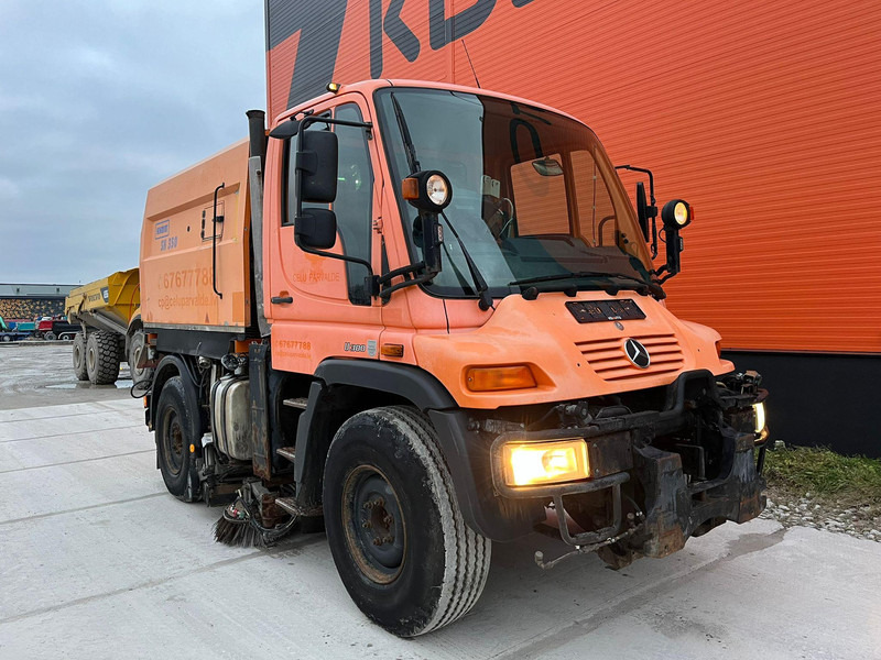 Mercedes-Benz UNIMOG U 300 4x4 TRILETY SK / 6918 hours - Veegwagen: afbeelding 4 Mercedes-Benz UNIMOG U 300 4x4 TRILETY SK / 6918 hours - Veegwagen: afbeelding 4