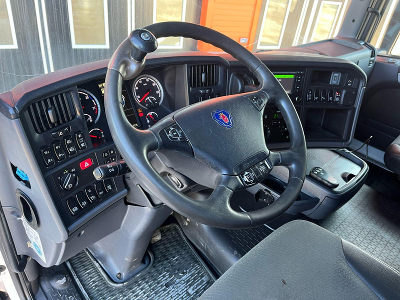 Interieur foto 1: Chassis vrachtwagen Scania R 490 6x2*4 FOR SALE AS CHASSIS / RETARDER / CHASSIS L=7300 mm