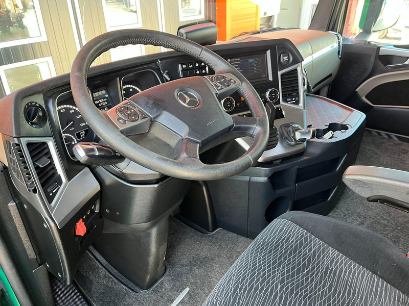 Leasing Mercedes-Benz Actros 2553 6x2 STREAMSPACE / RETARDER / PTO Mercedes-Benz Actros 2553 6x2 STREAMSPACE / RETARDER / PTO: afbeelding 15 Leasing Mercedes-Benz Actros 2553 6x2 STREAMSPACE / RETARDER / PTO Mercedes-Benz Actros 2553 6x2 STREAMSPACE / RETARDER / PTO: afbeelding 15