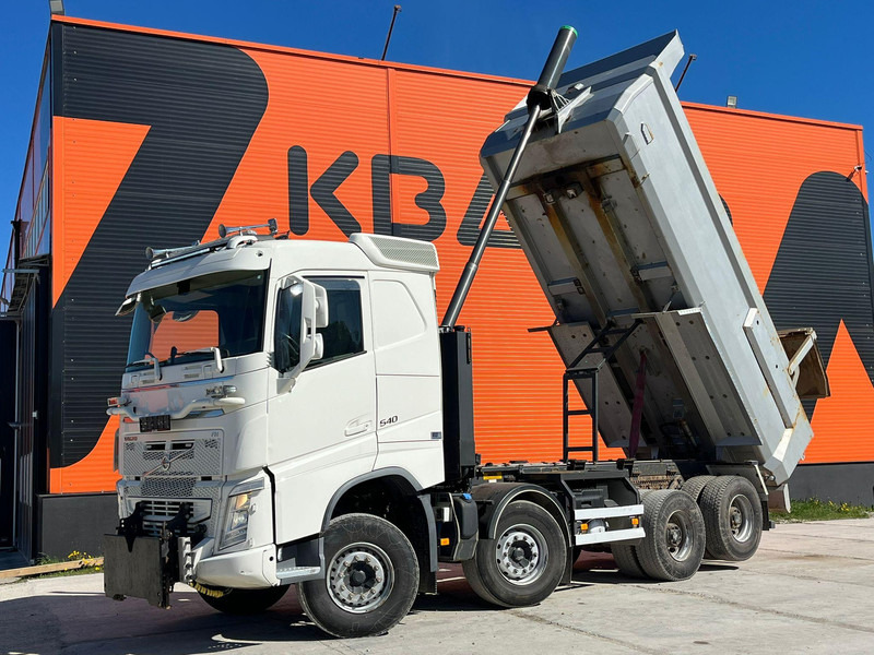 Volvo FH 540 8x4 RETARDER / TANDEM AXLE LIFT / BIG AXLES / BOX L=5704 mm - Kipper vrachtwagen: afbeelding 2 Volvo FH 540 8x4 RETARDER / TANDEM AXLE LIFT / BIG AXLES / BOX L=5704 mm - Kipper vrachtwagen: afbeelding 2
