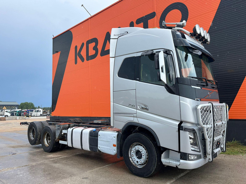 Volvo FH 750 6x4 CHASSIS L=6970 / RETARDER / PTO / TANDEM AXLE LIFT - Chassis vrachtwagen: afbeelding 3 Volvo FH 750 6x4 CHASSIS L=6970 / RETARDER / PTO / TANDEM AXLE LIFT - Chassis vrachtwagen: afbeelding 3