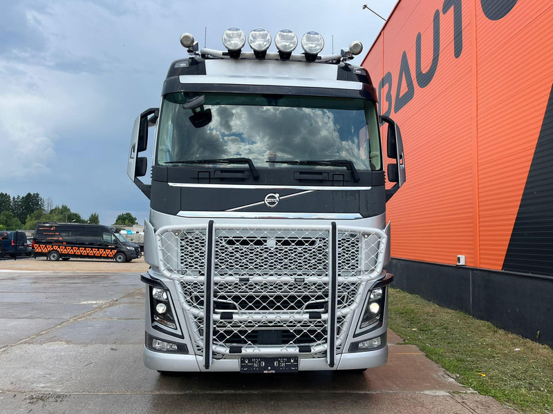 Volvo FH 750 6x4 CHASSIS L=6970 / RETARDER / PTO / TANDEM AXLE LIFT - Chassis vrachtwagen: afbeelding 2 Volvo FH 750 6x4 CHASSIS L=6970 / RETARDER / PTO / TANDEM AXLE LIFT - Chassis vrachtwagen: afbeelding 2