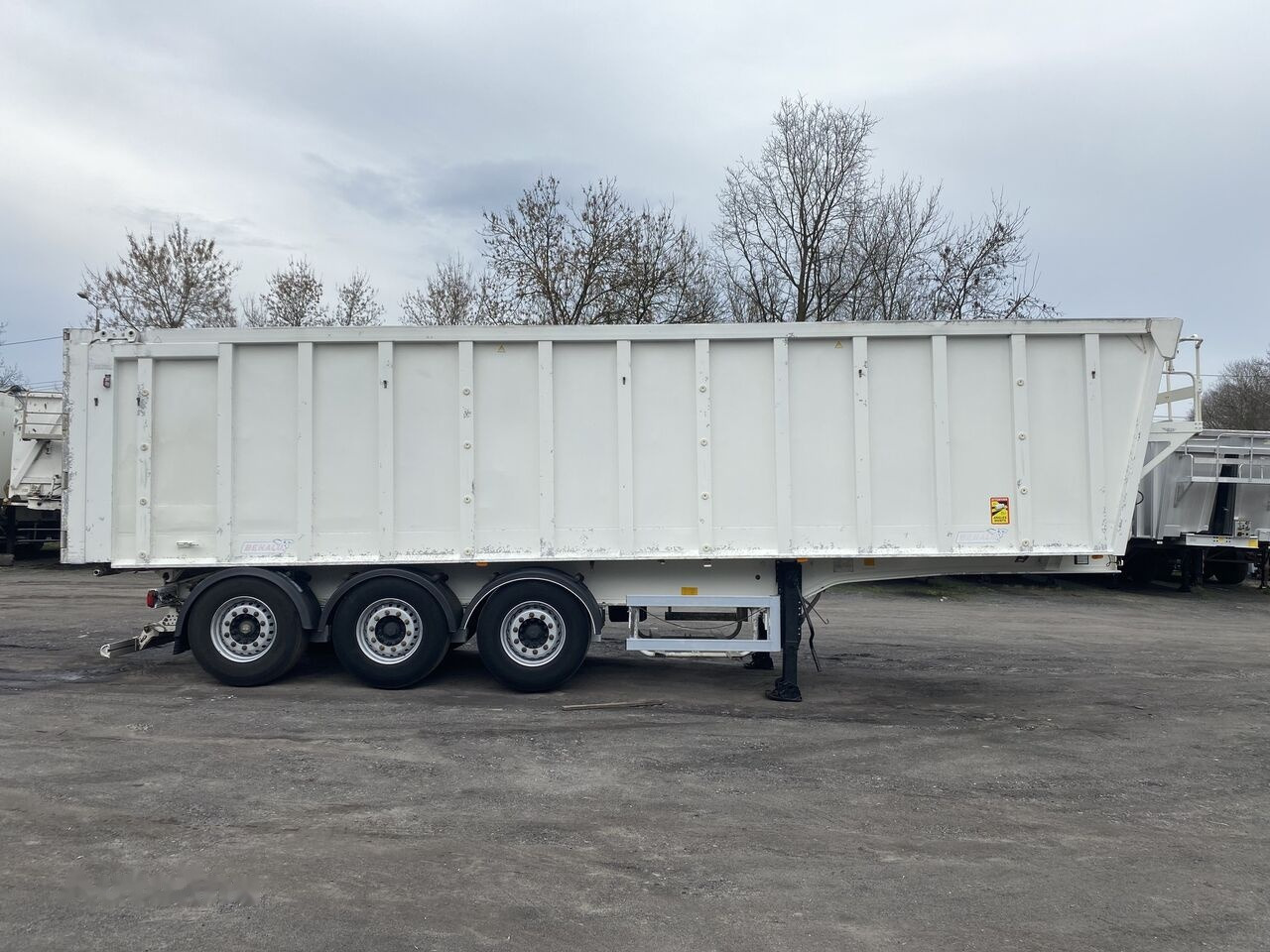 Benalu - Kipper oplegger: afbeelding 2 Benalu - Kipper oplegger: afbeelding 2