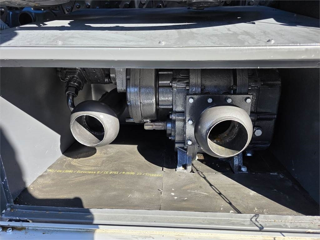 Scania Larsen FlexVac 311 Vacuum suction loader - Gemeentelijke machine/ Speciaal: afbeelding 3 Scania Larsen FlexVac 311 Vacuum suction loader - Gemeentelijke machine/ Speciaal: afbeelding 3
