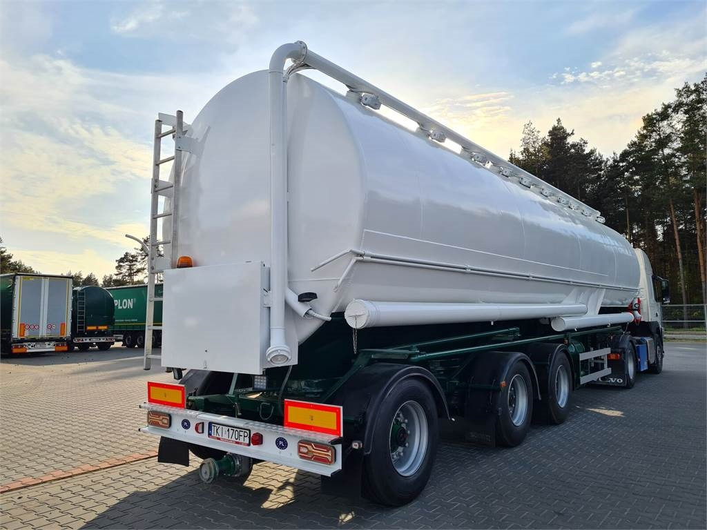 Lambrecht with suction WELGRO fodder, flour, wheat - Tankoplegger: afbeelding 1 Lambrecht with suction WELGRO fodder, flour, wheat - Tankoplegger: afbeelding 1