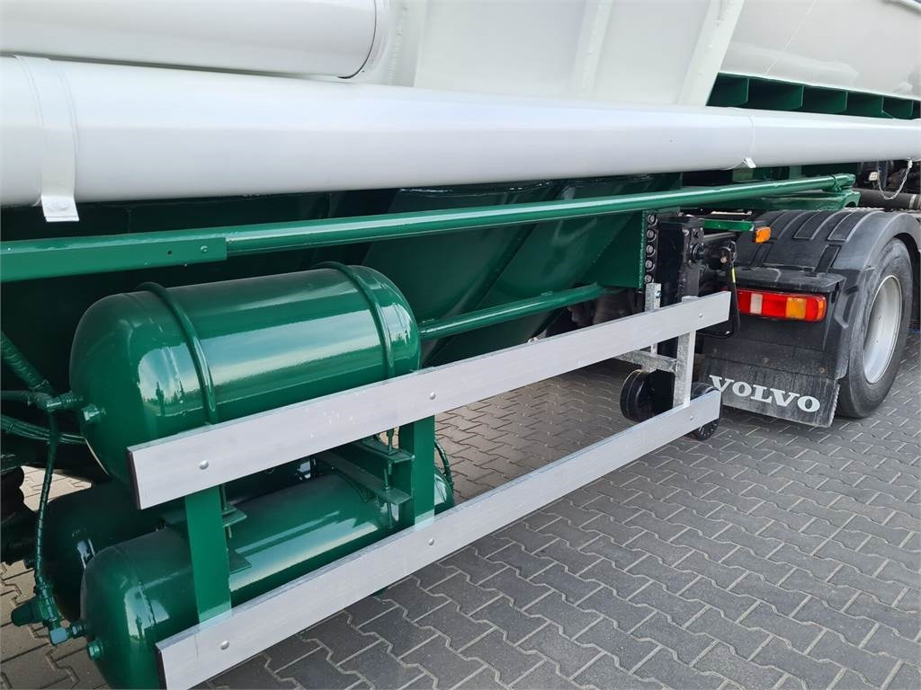 Tankoplegger Lambrecht with suction WELGRO fodder, flour, wheat: afbeelding 12 Tankoplegger Lambrecht with suction WELGRO fodder, flour, wheat: afbeelding 12