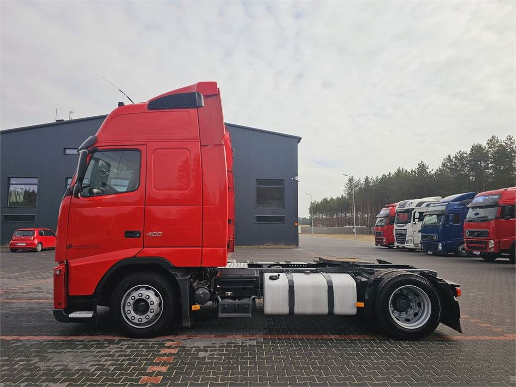 Volvo FH13 XXL NEW TIRES MANUAL 420 EURO 5 2011 - Trekker: afbeelding 3 Volvo FH13 XXL NEW TIRES MANUAL 420 EURO 5 2011 - Trekker: afbeelding 3