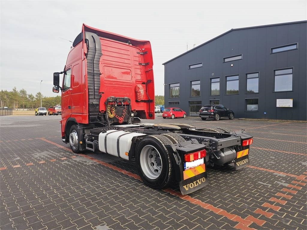 Volvo FH13 XXL NEW TIRES MANUAL 420 EURO 5 2011 - Trekker: afbeelding 4 Volvo FH13 XXL NEW TIRES MANUAL 420 EURO 5 2011 - Trekker: afbeelding 4