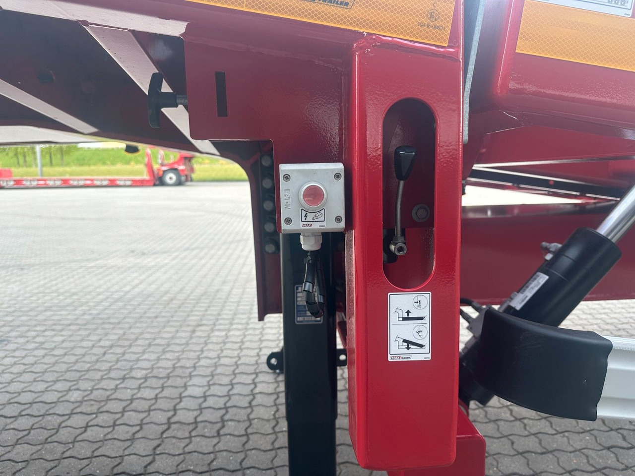 Faymonville MAX100 3 achs tieflader / Hebeboden - Dieplader oplegger: afbeelding 5 Faymonville MAX100 3 achs tieflader / Hebeboden - Dieplader oplegger: afbeelding 5