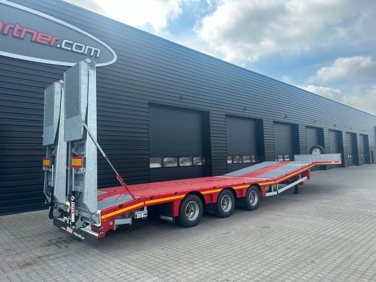 Faymonville MAX100 3 achs tieflader / Hebeboden - Dieplader oplegger: afbeelding 2 Faymonville MAX100 3 achs tieflader / Hebeboden - Dieplader oplegger: afbeelding 2