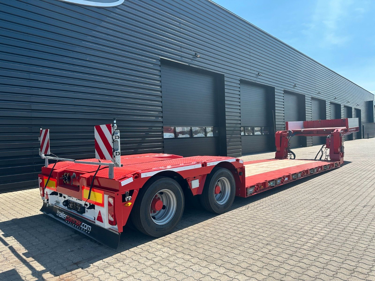 Faymonville Megamax 2 achs tiefbett / Neu Lackiert Faymonville Megamax 2 achs tiefbett / Neu Lackiert - Dieplader oplegger: afbeelding 2 Faymonville Megamax 2 achs tiefbett / Neu Lackiert Faymonville Megamax 2 achs tiefbett / Neu Lackiert - Dieplader oplegger: afbeelding 2