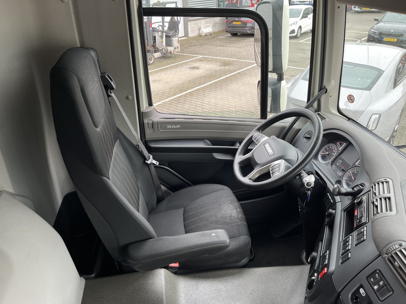 DAF CF 260 FA / Carrier Koeler - 30 gr / Chereau Frigobox / Laadklep 2000 kg - Koelwagen vrachtwagen: afbeelding 3 DAF CF 260 FA / Carrier Koeler - 30 gr / Chereau Frigobox / Laadklep 2000 kg - Koelwagen vrachtwagen: afbeelding 3
