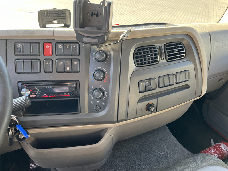 DAF LF 210 FA / 12 Ton / 394 dkm / Box / Loadlift / NL Truck - Bakwagen: afbeelding 5 DAF LF 210 FA / 12 Ton / 394 dkm / Box / Loadlift / NL Truck - Bakwagen: afbeelding 5