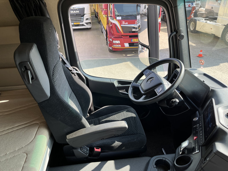 Mercedes-Benz Actros 2124 / 2023 / 18 Ton / Box / Laadklep - Bakwagen: afbeelding 3 Mercedes-Benz Actros 2124 / 2023 / 18 Ton / Box / Laadklep - Bakwagen: afbeelding 3