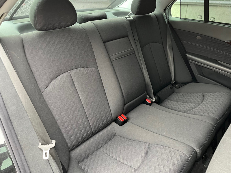 Mercedes-Benz E-Klasse / Limousine / 240 Avantgarde / 4-Matic / 8-pers / APK/TUV 09-2026 / - Sedan: afbeelding 4 Mercedes-Benz E-Klasse / Limousine / 240 Avantgarde / 4-Matic / 8-pers / APK/TUV 09-2026 / - Sedan: afbeelding 4