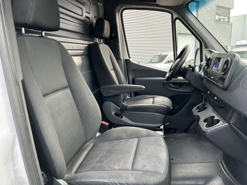 Kleine bestelwagen Mercedes-Benz Sprinter 311 2.2 CDI Euro 6D / 130 dkm / L3 H2 / Camera / APK TUV 10-26: afbeelding 7 Kleine bestelwagen Mercedes-Benz Sprinter 311 2.2 CDI Euro 6D / 130 dkm / L3 H2 / Camera / APK TUV 10-26: afbeelding 7