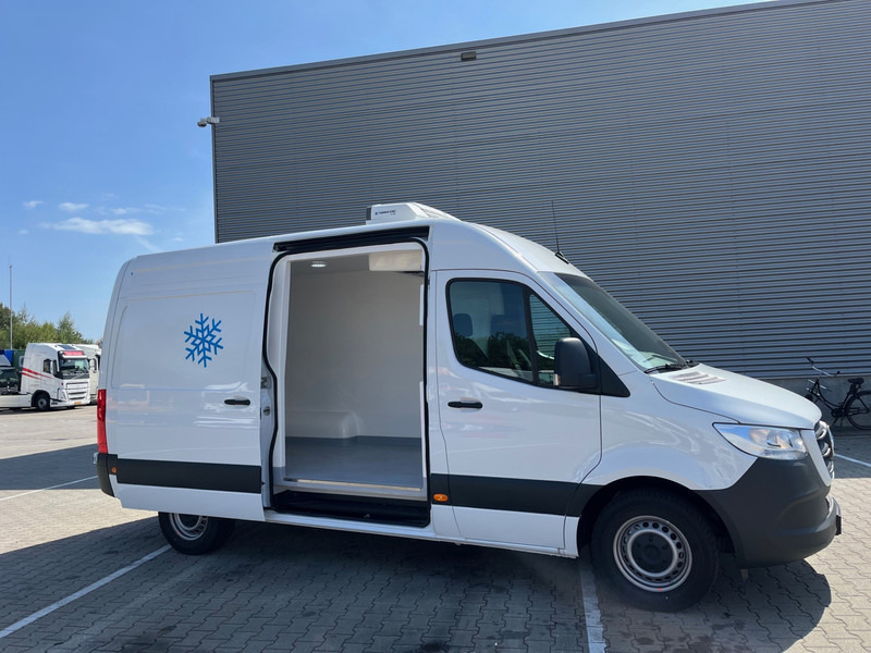 Mercedes-Benz Sprinter 317 1.9 CDI H2 L2 / NIEUW ! / 2024 Kenteken / Thermo King Koeler - Koelwagen: afbeelding 3 Mercedes-Benz Sprinter 317 1.9 CDI H2 L2 / NIEUW ! / 2024 Kenteken / Thermo King Koeler - Koelwagen: afbeelding 3