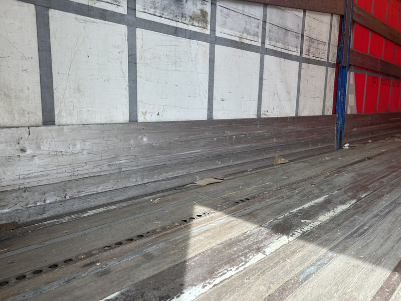 Renders ROC 12.18 / Curtainside / Loadlift / Lift + Steer Axle / Side Boards - Schuifzeiloplegger: afbeelding 4 Renders ROC 12.18 / Curtainside / Loadlift / Lift + Steer Axle / Side Boards - Schuifzeiloplegger: afbeelding 4