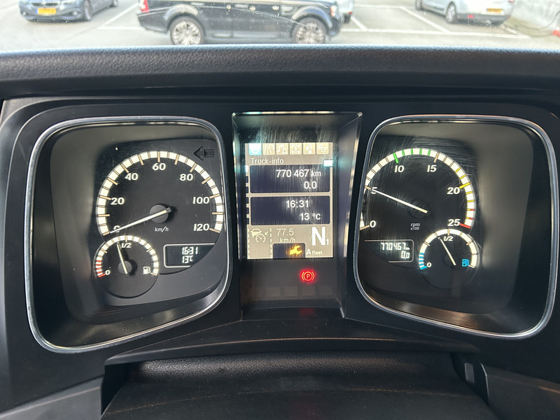 Mercedes-Benz Actros 1842 Bigspace / 770 dkm / Mega / New Tacho / Stand Klima / 2 Tanks - Trekker: afbeelding 4 Mercedes-Benz Actros 1842 Bigspace / 770 dkm / Mega / New Tacho / Stand Klima / 2 Tanks - Trekker: afbeelding 4