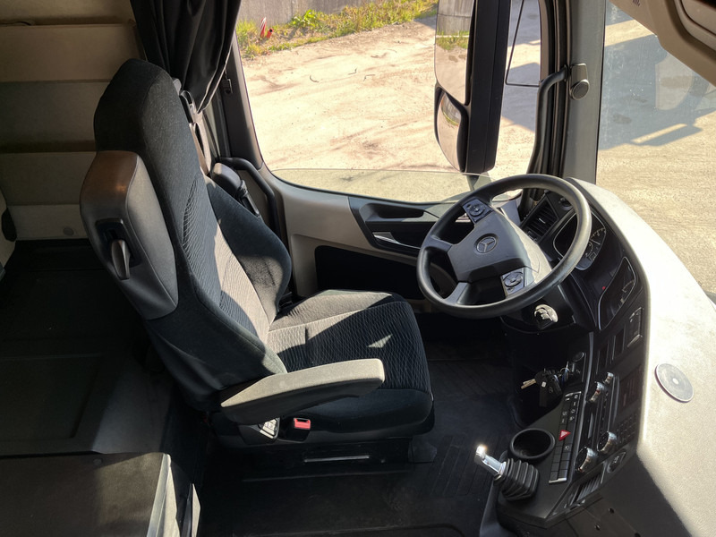 Mercedes-Benz Actros 1842 StreamSpace / 939 dkm / 2 Tanks / NL Truck - Trekker: afbeelding 3 Mercedes-Benz Actros 1842 StreamSpace / 939 dkm / 2 Tanks / NL Truck - Trekker: afbeelding 3