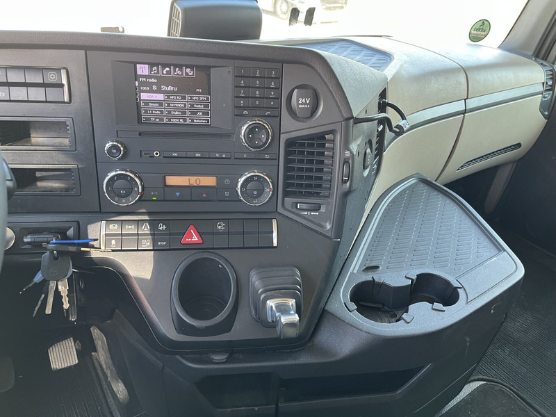 Mercedes-Benz Actros 1842 Streamspace / 945 dkm / 2 Tanks / NL Truck - Trekker: afbeelding 5 Mercedes-Benz Actros 1842 Streamspace / 945 dkm / 2 Tanks / NL Truck - Trekker: afbeelding 5